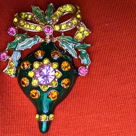 Vintage Macy's Holiday Lane Rhinestone Enamel Ornament Brooch Green Pink Gold - Picture 5 of 8
